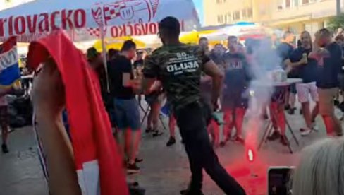 СКАНДАЛ БЕЗ ПРЕСЕДАНА ПРЕД ТОМПСОНОВ КОНЦЕРТ: Погледајте како усташе певају песму о клању Срба (ВИДЕО) СКАНДАЛ БЕЗ ПРЕСЕДАНА ПРЕД ТОМПСОНОВ КОНЦЕРТ: Погледајте како усташе певају песму о клању Срба (ВИДЕО)