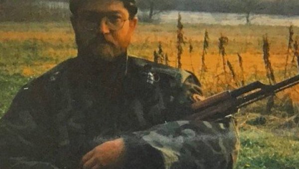 ПИЦУЛА СЛАВИ ПРОТЕРИВАЊЕ И УБИЈАЊЕ СРБА: Блокадерска узданица и понос велича злочиначку хрватску операцију Олуја (ФОТО) ПИЦУЛА СЛАВИ ПРОТЕРИВАЊЕ И УБИЈАЊЕ СРБА: Блокадерска узданица и понос велича злочиначку хрватску операцију Олуја (ФОТО)