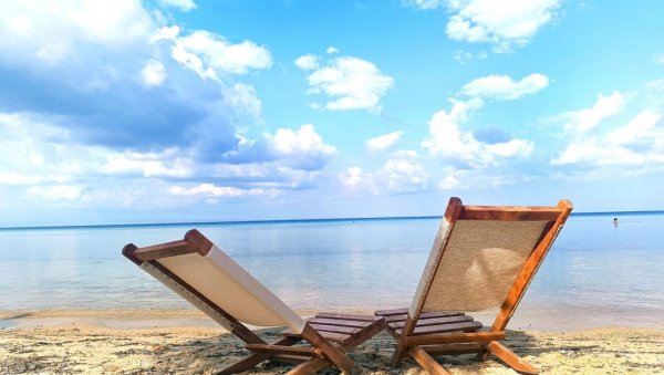 РЕШЕНА ДИЛЕМА: Да ли послодавац сме да зове радника да се врати са одмора?