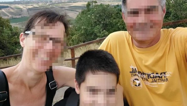 ОВО ЈЕ ДЕЧАК (13) КОЈИ ЈЕ КЛАО МАЈКУ И БАКУ У ЂЕРУ: Трагедија која леди крв у жилама потресла Мађарску, за породицу сви имали речи хвале ОВО ЈЕ ДЕЧАК (13) КОЈИ ЈЕ КЛАО МАЈКУ И БАКУ У ЂЕРУ: Трагедија која леди крв у жилама потресла Мађарску, за породицу сви имали речи хвале