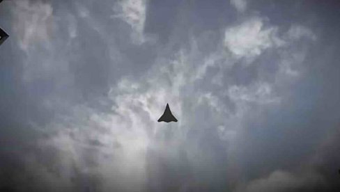 КИНЕСКИ ШАМАР ТРАМПУ: Нови поглед на ловца 6. генерације Ј-50 који је годинама испред америчког Ф-47 (ВИДЕО) КИНЕСКИ ШАМАР ТРАМПУ: Нови поглед на ловца 6. генерације Ј-50 који је годинама испред америчког Ф-47 (ВИДЕО)