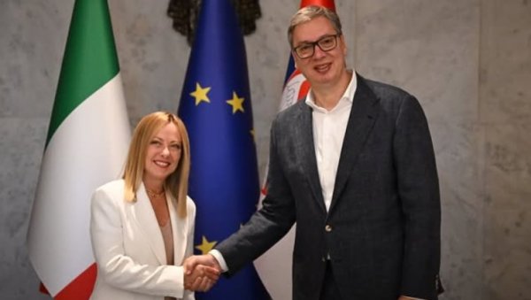 ВУЧИЋ СА МЕЛОНИ: Захвалио сам премијерки на принципијелној подршци Италије ВУЧИЋ СА МЕЛОНИ: Захвалио сам премијерки на принципијелној подршци Италије
