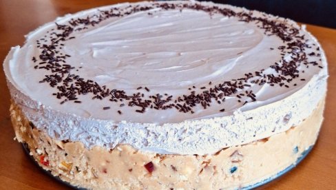Plazma torta sa žele bombonama i krem bananicama Plazma torta sa žele bombonama i krem bananicama