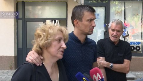 ИСТЕРАЛИ ЈАНАЧКОВИЋЕ НА УЛИЦУ: Куртијев терор се наставља - иселили српску породицу из стана у коме су живели 25 година ИСТЕРАЛИ ЈАНАЧКОВИЋЕ НА УЛИЦУ: Куртијев терор се наставља - иселили српску породицу из стана у коме су живели 25 година