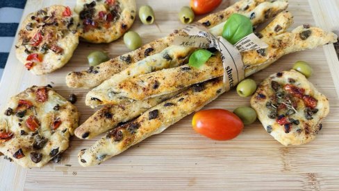 PRAVI GRČI RECEPT: Štapići sa maslinama i pogačice sa maslinama, čerijem i ruzmarinom PRAVI GRČI RECEPT: Štapići sa maslinama i pogačice sa maslinama, čerijem i ruzmarinom