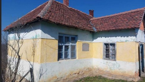 DOMAĆINSTVO SA ČAK DVE KUĆE PRODAJE SE ZA SVEGA 13.500 EVRA: Dobra prilika za one koji maštaju o seoskom životu DOMAĆINSTVO SA ČAK DVE KUĆE PRODAJE SE ZA SVEGA 13.500 EVRA: Dobra prilika za one koji maštaju o seoskom životu