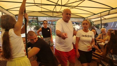 ПЛОВИДБА СПАЈА БРАЋУ СА СВИХ СРПСКИХ СТРАНА: На Дринском језеру прослављен дан посвећен Дрини ПЛОВИДБА СПАЈА БРАЋУ СА СВИХ СРПСКИХ СТРАНА: На Дринском језеру прослављен дан посвећен Дрини