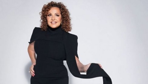 SIMBOLIKA MUZIČKOG ROĐENDANA: Ana Bekuta duplirala druženje sa fanovima (FOTO)