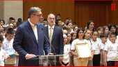ПРЕДСЕДНИК О СВИМ АКТУЕЛНИМ ТЕМАМА: Вучић говори из Палате Србија (ВИДЕО)