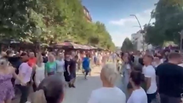 ОВО ЈЕ ИПАК СРБИЈА! Курти покушао нову провокацију у Северној Митровици - Срби му одговорили колом и песмом! (ВИДЕО)
