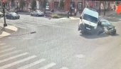 TEŽAK SUDAR, IMA POVREĐENIH: Automobil naleteo na vozilo hitne pomoći (VIDEO)