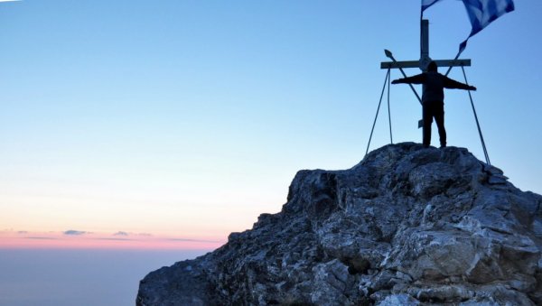 УМЕСТО БОГА ТРАЖИ СЕ ЛАЈК: Друштвене мреже мењају смисао модерних ходочашћа, поклоничка путовања нису ни налик оним некадашњим