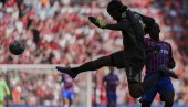KAKAV ŠOK U ENGLESKOJ: Liverpul ostao bez Komjuniti šilda, južni London slavi istorijski trofej (VIDEO)