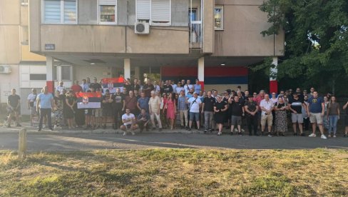 SLIKA PONOSA: U Limanu opet trobojka - pravi rodoljubi oslikali boje naše zemlje u novosadskom naselju