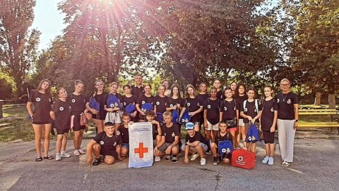 DECA IZ OPŠTINE NOVA CRNJA PONOVO NA MORU U CRNOJ GORI: U organizaciji Crvenog krsta DECA IZ OPŠTINE NOVA CRNJA PONOVO NA MORU U CRNOJ GORI: U organizaciji Crvenog krsta