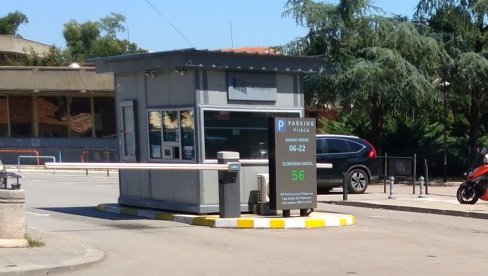 POMOĆ VOZAČIMA: Na zatvorenim parkinzima postavljeni info-paneli POMOĆ VOZAČIMA: Na zatvorenim parkinzima postavljeni info-paneli