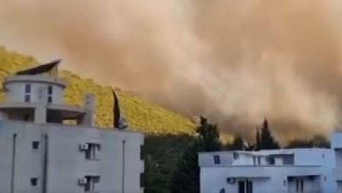 CRNOJ GORI PRETI EKSPLOZIJA?! Požar stigao do Kraljičine plaže - vatra na 50 metara od hotela u Čanju (VIDEO)