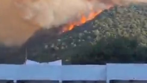 ZAUSTAVLJEN SAOBRAĆAJ NA PUTU ČANJ-BULJARICA: Drama u Crnoj Gori zbog požara se nastavlja ZAUSTAVLJEN SAOBRAĆAJ NA PUTU ČANJ-BULJARICA: Drama u Crnoj Gori zbog požara se nastavlja