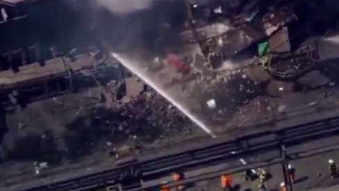 VELIKA EKSPLOZIJA U AMERICI: Ima povređenih (VIDEO) VELIKA EKSPLOZIJA U AMERICI: Ima povređenih (VIDEO)