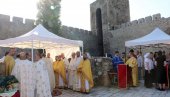 SPOMEN NA MATI ANGELINU U SMEDEREVSKOJ TVRĐAVI: Liturgija za svete Brankoviće na temeljima srednjevekovne crkvice