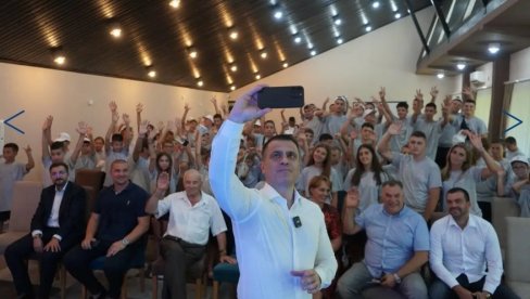 160 ДЕЦЕ ИЗ ДИЈАСПОРЕ НА КАМПУ У АРИЉУ: Трајна веза са својим народом 160 ДЕЦЕ ИЗ ДИЈАСПОРЕ НА КАМПУ У АРИЉУ: Трајна веза са својим народом