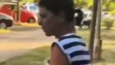 SRAMOTA! BLOKADERKA SA RTV-a PLJUJE MOMKA KOJI CRTA SRPSKU TROBOJKU: Nije preporučljivo za one sa slabim želucem (VIDEO) SRAMOTA! BLOKADERKA SA RTV-a PLJUJE MOMKA KOJI CRTA SRPSKU TROBOJKU: Nije preporučljivo za one sa slabim želucem (VIDEO)