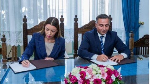 UGOVORENA IZGRADNJA MAGISTRALNOG VODOVODA OD SUBOTICE DO TAVANKUTA Spas za tri naseljena mesta UGOVORENA IZGRADNJA MAGISTRALNOG VODOVODA OD SUBOTICE DO TAVANKUTA Spas za tri naseljena mesta