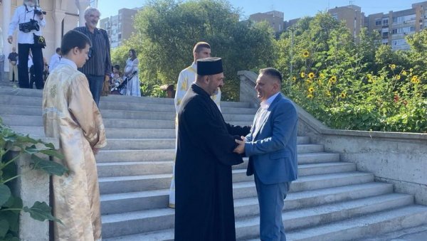 ПАТРИЈАРХ ПОРФИРИЈЕ НА ЛИТУРГИЈИ: Обележена црквена слава у Миријеву