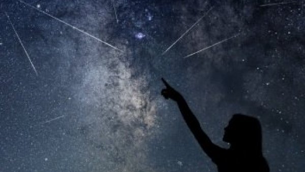 МЕТЕОРСКИ ПЉУСАК НОЋАС ДОСТИЖЕ СВОЈ ВРХУНАЦ: Небеска киша и над Србијом