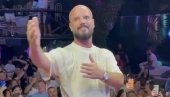 БИЛО ЈЕ ТЕШКО, АЛИ ЊИХОВА ЕНЕРГИЈА: Бобан Рајовић певао под високом температуром (ФОТО)