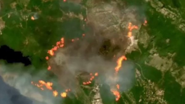 ТРАГЕДИЈА КОЈА ЈЕ ЗАДЕСИЛА ЦРНУ ГОРУ ЗАБЕЛЕЖЕНА ИЗ СВЕМИРА: Сателитски снимци показују размере ватрене стихије (ФОТО) ТРАГЕДИЈА КОЈА ЈЕ ЗАДЕСИЛА ЦРНУ ГОРУ ЗАБЕЛЕЖЕНА ИЗ СВЕМИРА: Сателитски снимци показују размере ватрене стихије (ФОТО)