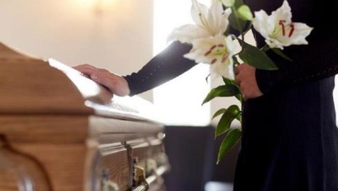 PRAVILA ZA OBLAČENJE NA SAHRANI: Mnogi ljudi nesvesno krše bonton na poslednjem ispraćaju PRAVILA ZA OBLAČENJE NA SAHRANI: Mnogi ljudi nesvesno krše bonton na poslednjem ispraćaju