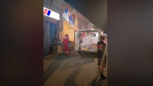 ОДВЕЛА ГА ХИТНА: Повређен један од грађана који су бранили просторије СНС-а у Бачкој Паланци (ВИДЕО)
