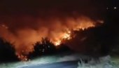БУКТИ ПОЖАР У СЕЛУ БЕЗЈОВО У КУЧИМА: Ватра све ближе кућама (ВИДЕО) БУКТИ ПОЖАР У СЕЛУ БЕЗЈОВО У КУЧИМА: Ватра све ближе кућама (ВИДЕО)