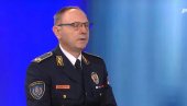 BLOKADERI NAPALI POLICIJU, GRAĐANE I PROSTORIJE SNS-A Direktor policije: Povređeno 16 policajaca i 52 građanina u Vrbasu