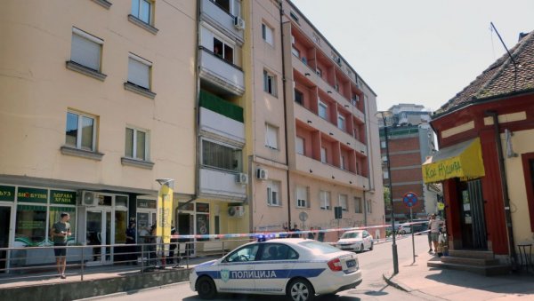 СКОЧИО СА ТЕРАСЕ ПЕТОГ СПРАТА ЗГРАДЕ У ЦЕНТРУ СМЕДЕРЕВА: Мушкарац стар 34 године преминуо од задобијених повреда СКОЧИО СА ТЕРАСЕ ПЕТОГ СПРАТА ЗГРАДЕ У ЦЕНТРУ СМЕДЕРЕВА: Мушкарац стар 34 године преминуо од задобијених повреда
