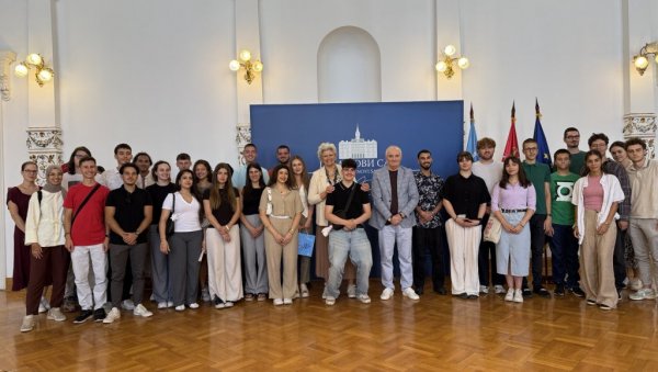 МЛАДИМА ИЗ ДОРТМУНДА ПРИРЕЂЕН ПРИЈЕМ У НОВОСАДСКОЈ ГРАДСКОЈ КУЋИ: Побратимски односи два града трају 43 године МЛАДИМА ИЗ ДОРТМУНДА ПРИРЕЂЕН ПРИЈЕМ У НОВОСАДСКОЈ ГРАДСКОЈ КУЋИ: Побратимски односи два града трају 43 године