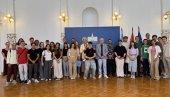 МЛАДИМА ИЗ ДОРТМУНДА ПРИРЕЂЕН ПРИЈЕМ У НОВОСАДСКОЈ ГРАДСКОЈ КУЋИ: Побратимски односи два града трају 43 године