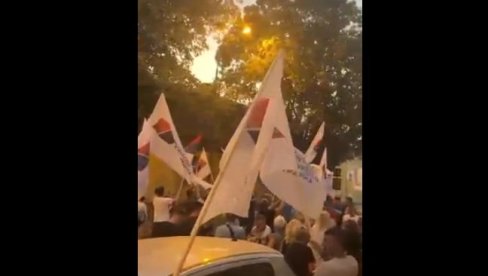 RUMA PROTIV USTAŠA I BLOKADERA: Građani poslali jasnu poruku - spremni da brane svoje domove od nasilnika RUMA PROTIV USTAŠA I BLOKADERA: Građani poslali jasnu poruku - spremni da brane svoje domove od nasilnika