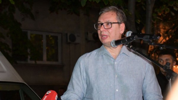 ВУЧИЋ ОДРЖАО ГОВОР НА САВСКОМ ВЕНЦУ: Бранићу Србију од оних споља и од њихових послушника ВУЧИЋ ОДРЖАО ГОВОР НА САВСКОМ ВЕНЦУ: Бранићу Србију од оних споља и од њихових послушника