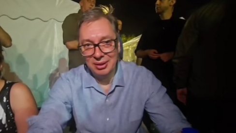 ВУЧИЋ СЕ ОБРАТИО ГРАЂАНИМА ИЗ ПИОНИРСКОГ ПАРКА: Дошао сам да будем са народом (ВИДЕО)
