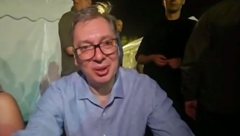 VUČIĆ SE OBRATIO GRAĐANIMA IZ PIONIRSKOG PARKA: Došao sam da budem sa narodom (VIDEO)