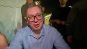 VUČIĆ SE OBRATIO GRAĐANIMA IZ PIONIRSKOG PARKA: Došao sam da budem sa narodom (VIDEO)