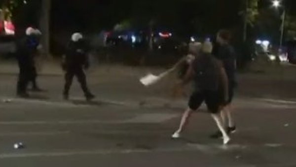 ЈУРИШНИ ОДРЕД: Блокадери дејствују по угледу на нацисте ЈУРИШНИ ОДРЕД: Блокадери дејствују по угледу на нацисте