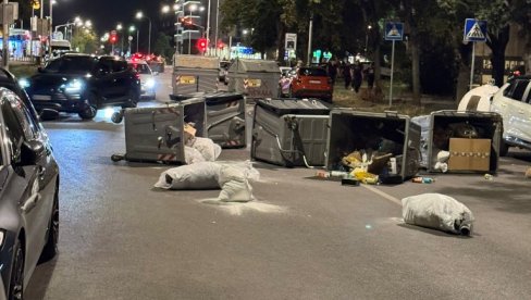 OSTAVLJAJU HAOS ZA SOBOM: Pogledajte kako izgledaju ulice Beograda nakon blokadera (FOTO) OSTAVLJAJU HAOS ZA SOBOM: Pogledajte kako izgledaju ulice Beograda nakon blokadera (FOTO)
