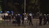 ПОЛОМЉЕНЕ ВИЛИЦЕ, ПОВРЕДЕ ГРУДНОГ КОША Вучић: У нападу блокареда повређено је 16 полицајаца