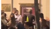 БЛОКАДЕРИ ПОЗИВАЈУ НА СМРТ ЧЛАНОВА СНС: Удри багру, нема милости!“ БЛОКАДЕРИ ПОЗИВАЈУ НА СМРТ ЧЛАНОВА СНС: Удри багру, нема милости!“