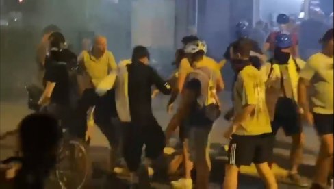 JEZIVI SNIMCI BLOKADERSKOG ZVERSTVA U NOVOM SADU: LJudi plivaju u krvi, povređeno 64 građana u prostorijama SNS-a (VIDEO)