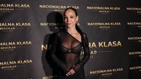 VELIKA JE ODGOVORNOST BILI UZOR MLADIMA: Edita Aradinović o predstojećem albumu, letnjnoj turneji, svojim idolima (FOTO) VELIKA JE ODGOVORNOST BILI UZOR MLADIMA: Edita Aradinović o predstojećem albumu, letnjnoj turneji, svojim idolima (FOTO)