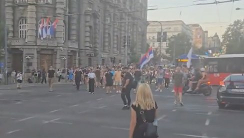BLOKADERI ISPRED GENERALŠTABA: Sad je sve jasno - cilj im je da unište Vojsku Srbije